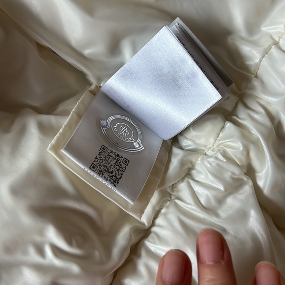 Authentic Moncler down vest. - Picture 3 of 7